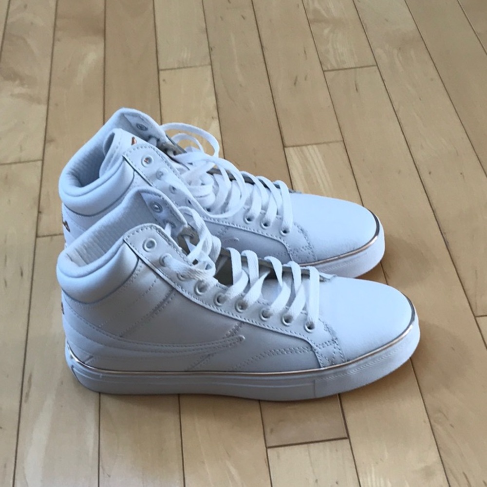 NWOT FILA Hi Top leather sneakers w rose gold trim - 6.5